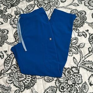 Yola skinny adjustable waist band scrub pants